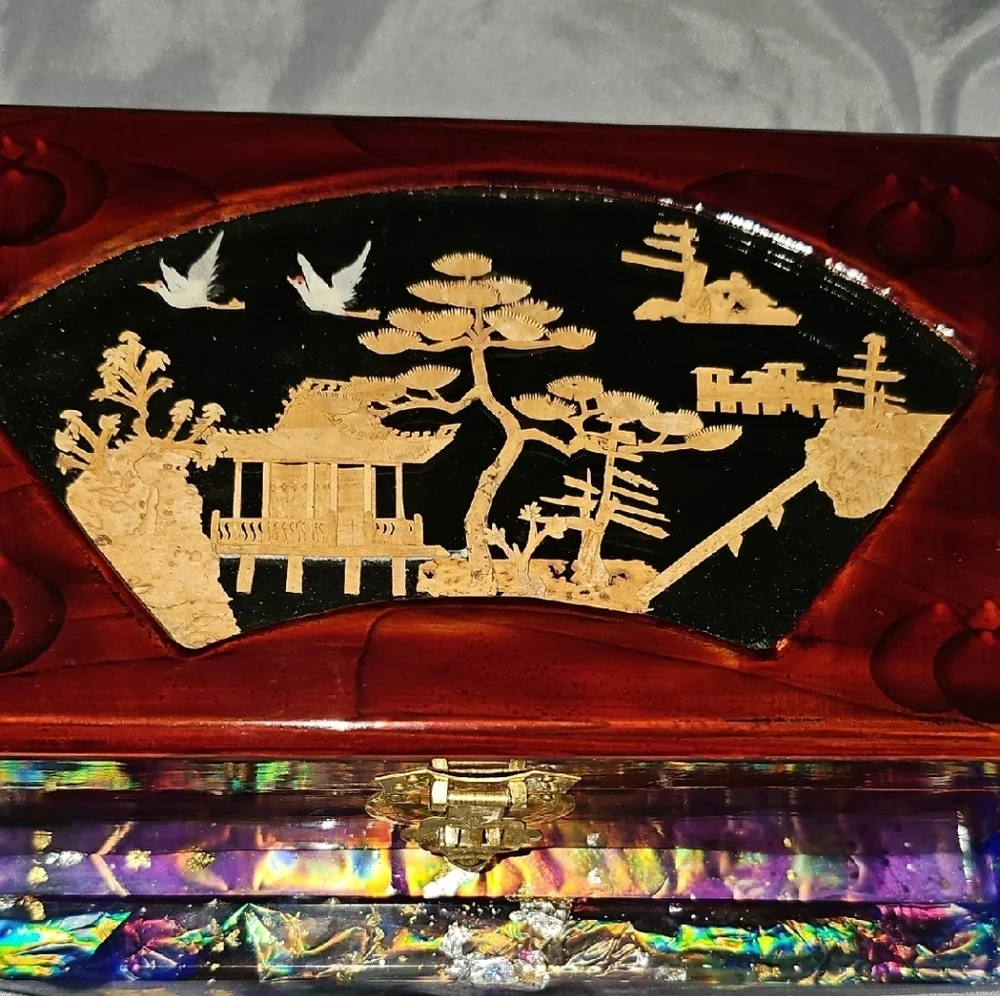 Vintage Wooden Jewelry Box With Inlay Design